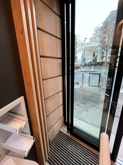 Après — Agence bancaire