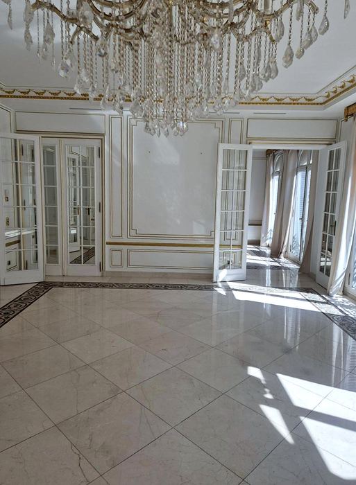 Avant — Appartement haussmannien