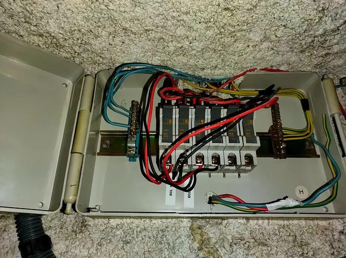 Électricité CFO / CFA — pendant les travaux, photo 18 sur 19